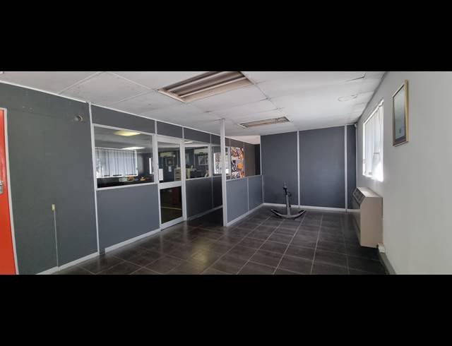 2,709M² WAREHOUSE FOR SALE IN JACOBS